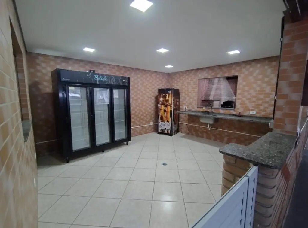 Bar com cervejeira